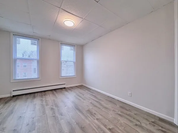 $1,960 | 330 Pavonia Avenue, Unit 3R, Jersey City, NJ 07302