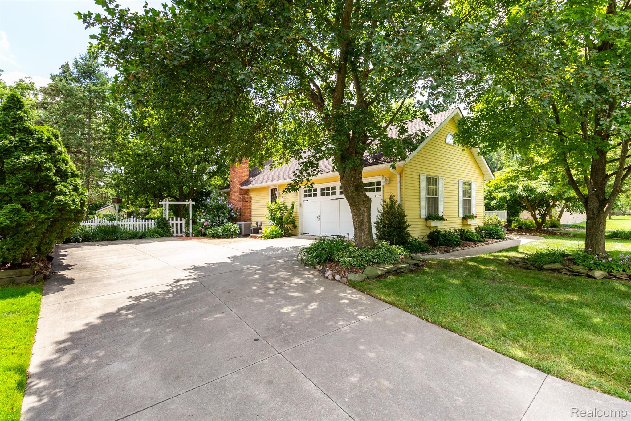 18159 Meridian Road Grosse Ile, MI 48138 - Photo 3 of 66 Gallery Image 3