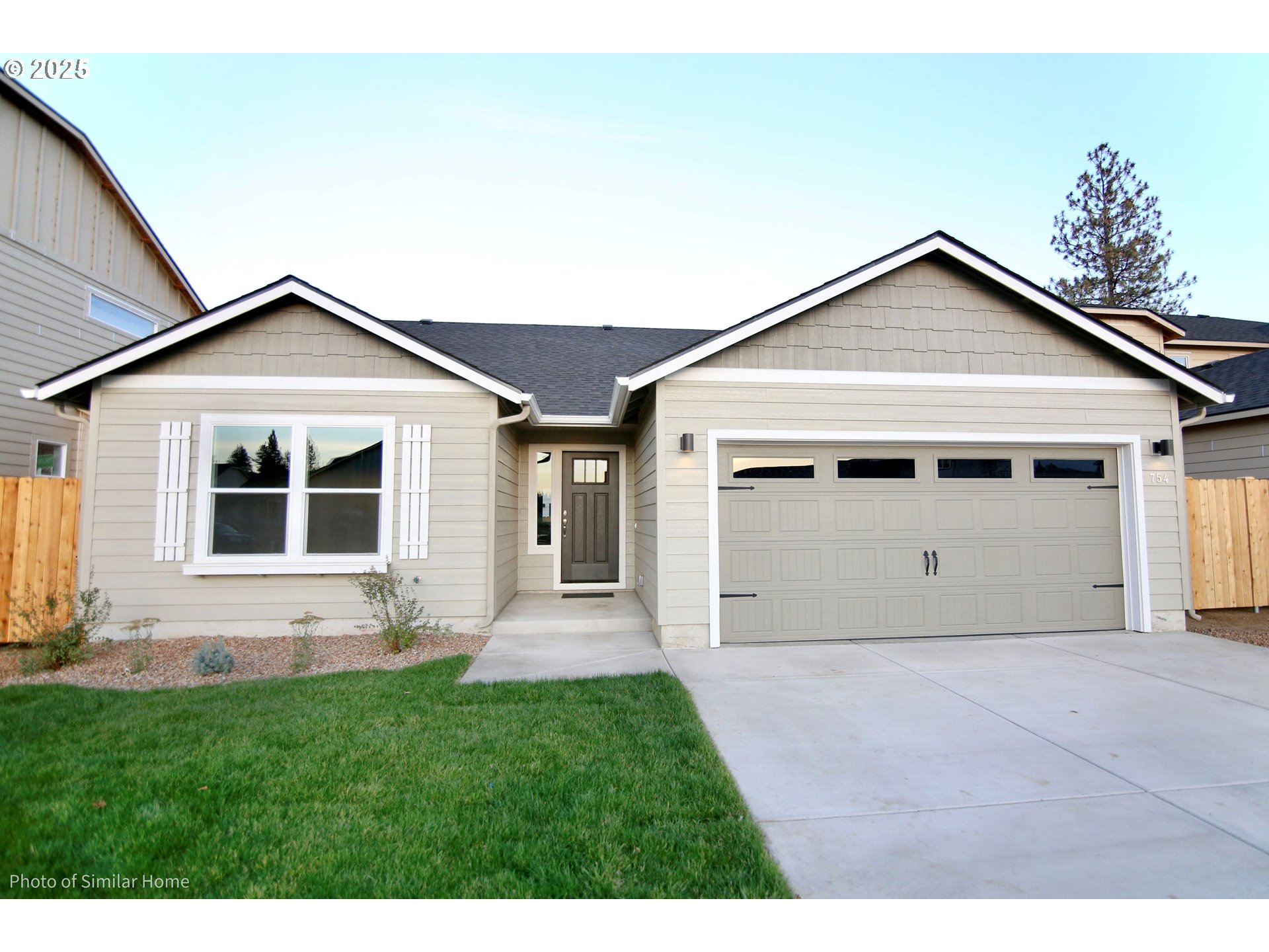 5086 Cedar View Drive Springfield, OR 97478 - Photo 1 of 1 a front view of a house with yard