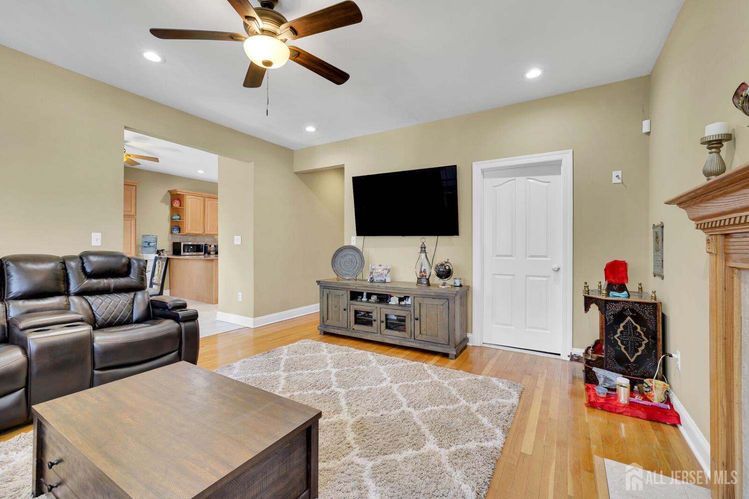 29 Tower Road Edison, NJ 08820 - Photo 11 of 49