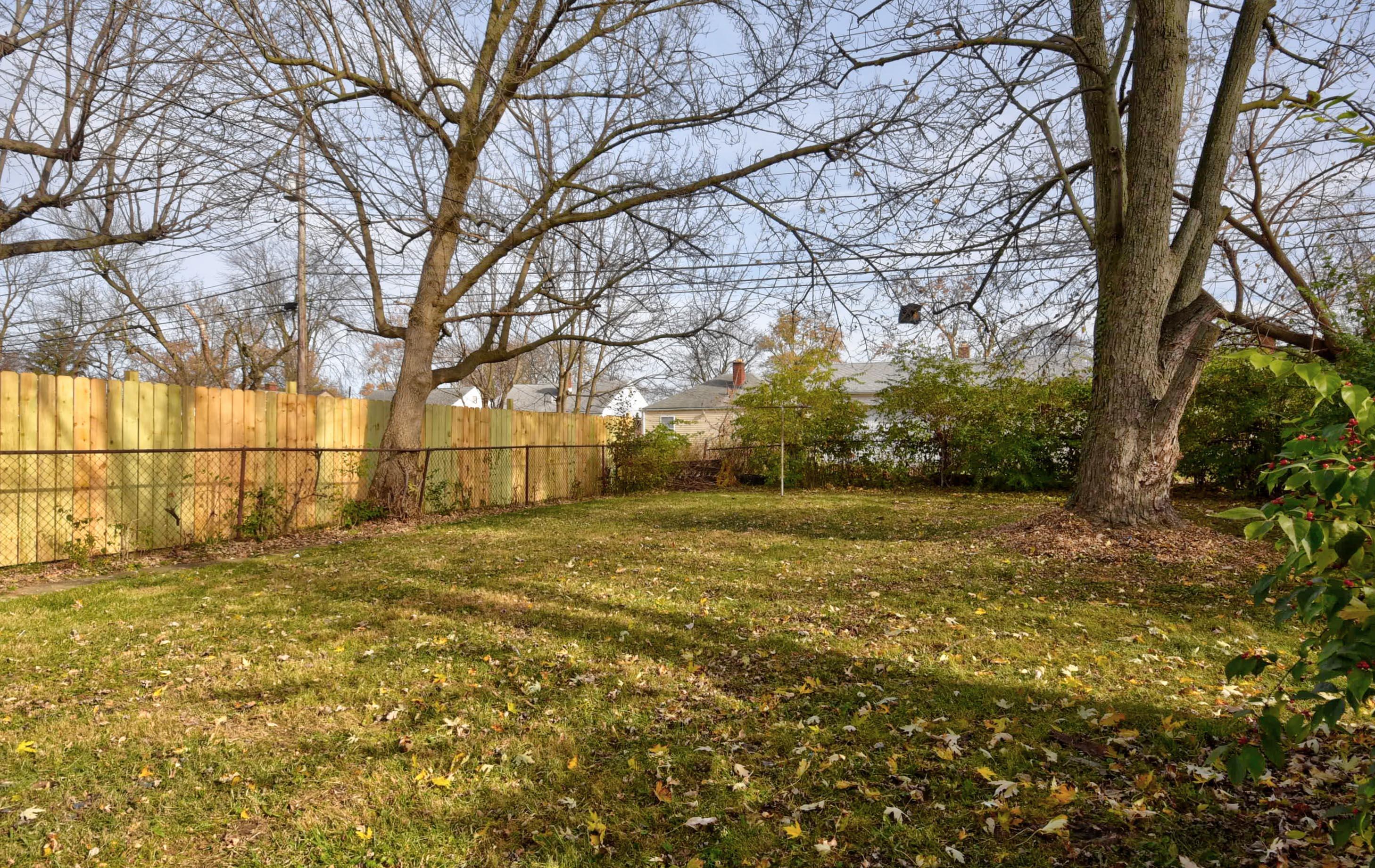 2244 Howey Road Columbus, OH 43211 - Photo 23 of 24 Yard (3)