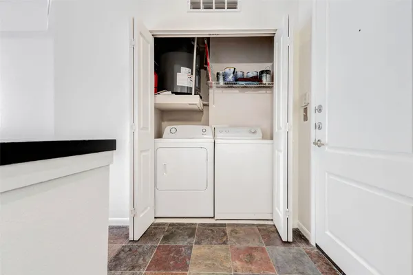 $1,725 | 3505 Sage Road, Unit 1104, Houston, TX 77056