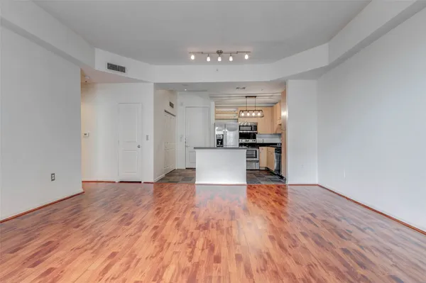 $1,725 | 3505 Sage Road, Unit 1104, Houston, TX 77056