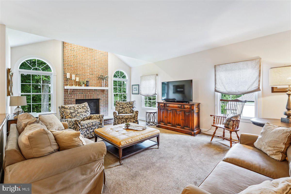 207 Kirkbrae Road Kennett Square, PA 19348 - Photo 14 of 47 Family Room with vaulted ceiling