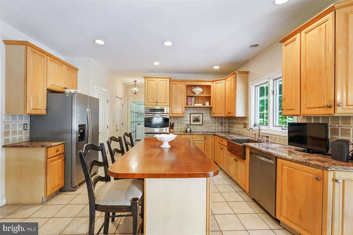207 Kirkbrae Road Kennett Square, PA 19348 - Photo 19 of 47 Center Island Kitchen