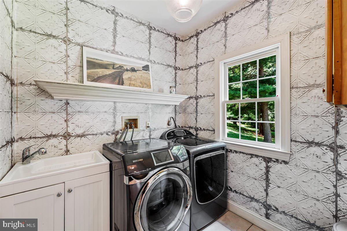 207 Kirkbrae Road Kennett Square, PA 19348 - Photo 24 of 47 Laundry room w/ sink