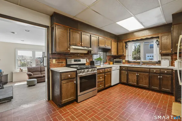 $699,000 | 8 Pleasant Street, Danbury, CT 06810