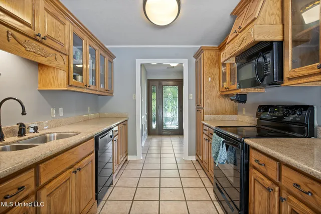 $259,000 | 70 Poplar Drive, Hattiesburg, MS 39402