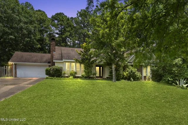 $259,000 | 70 Poplar Drive, Hattiesburg, MS 39402