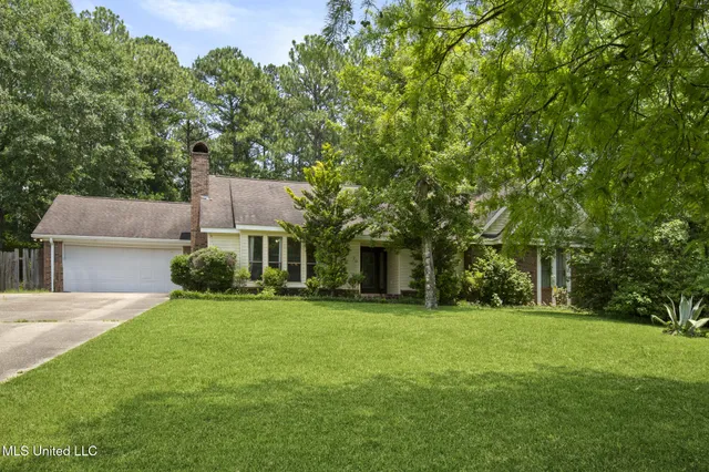 $259,000 | 70 Poplar Drive, Hattiesburg, MS 39402