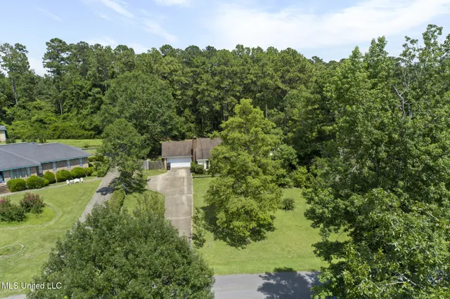 $259,000 | 70 Poplar Drive, Hattiesburg, MS 39402