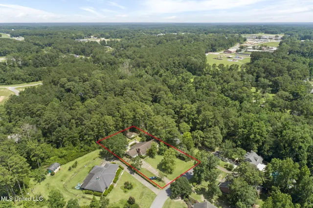 $259,000 | 70 Poplar Drive, Hattiesburg, MS 39402