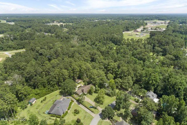 $259,000 | 70 Poplar Drive, Hattiesburg, MS 39402