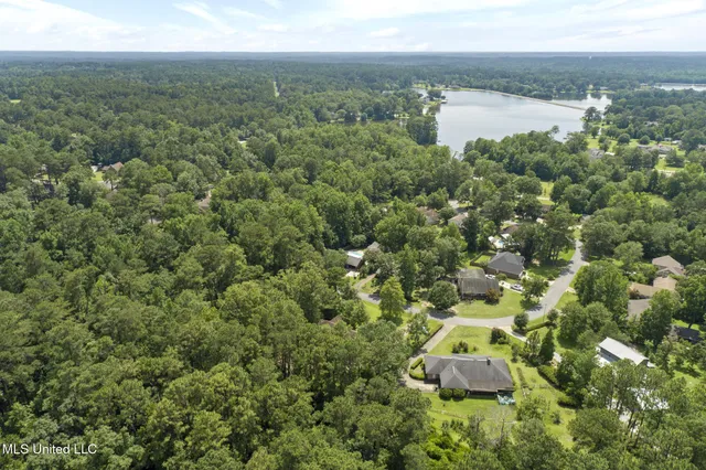 $259,000 | 70 Poplar Drive, Hattiesburg, MS 39402