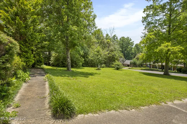 $259,000 | 70 Poplar Drive, Hattiesburg, MS 39402