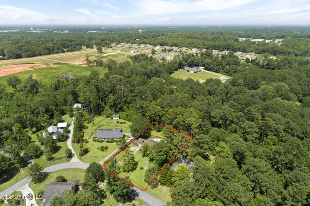 $259,000 | 70 Poplar Drive, Hattiesburg, MS 39402