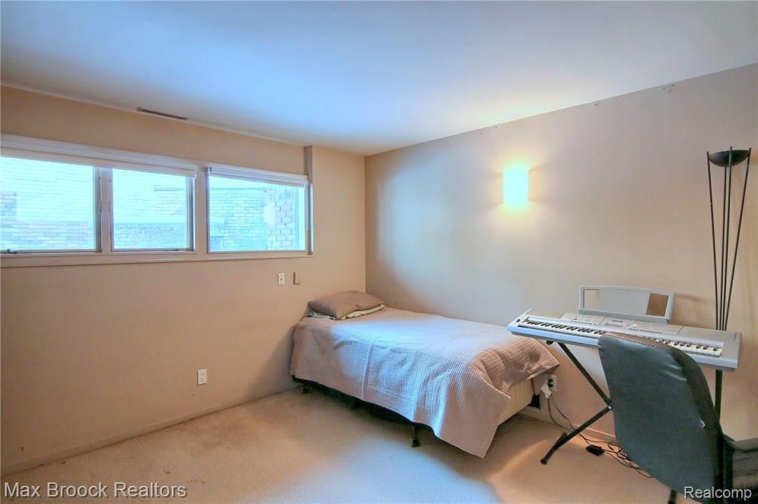 4180 Stoddard Road West Bloomfield, MI 48323 - Photo 32 of 43 4th_Bedroom.jpg