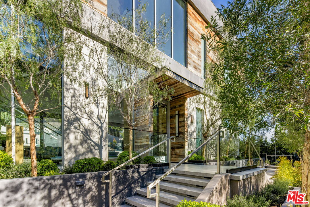 1116 Chantilly Road Los Angeles, CA 90077 - Photo 2 of 46 Gallery Image 2