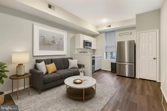 $1,400 | 135 East North Avenue, Unit 2, Baltimore, MD 21202