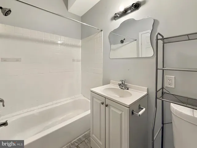 $1,400 | 135 East North Avenue, Unit 2, Baltimore, MD 21202