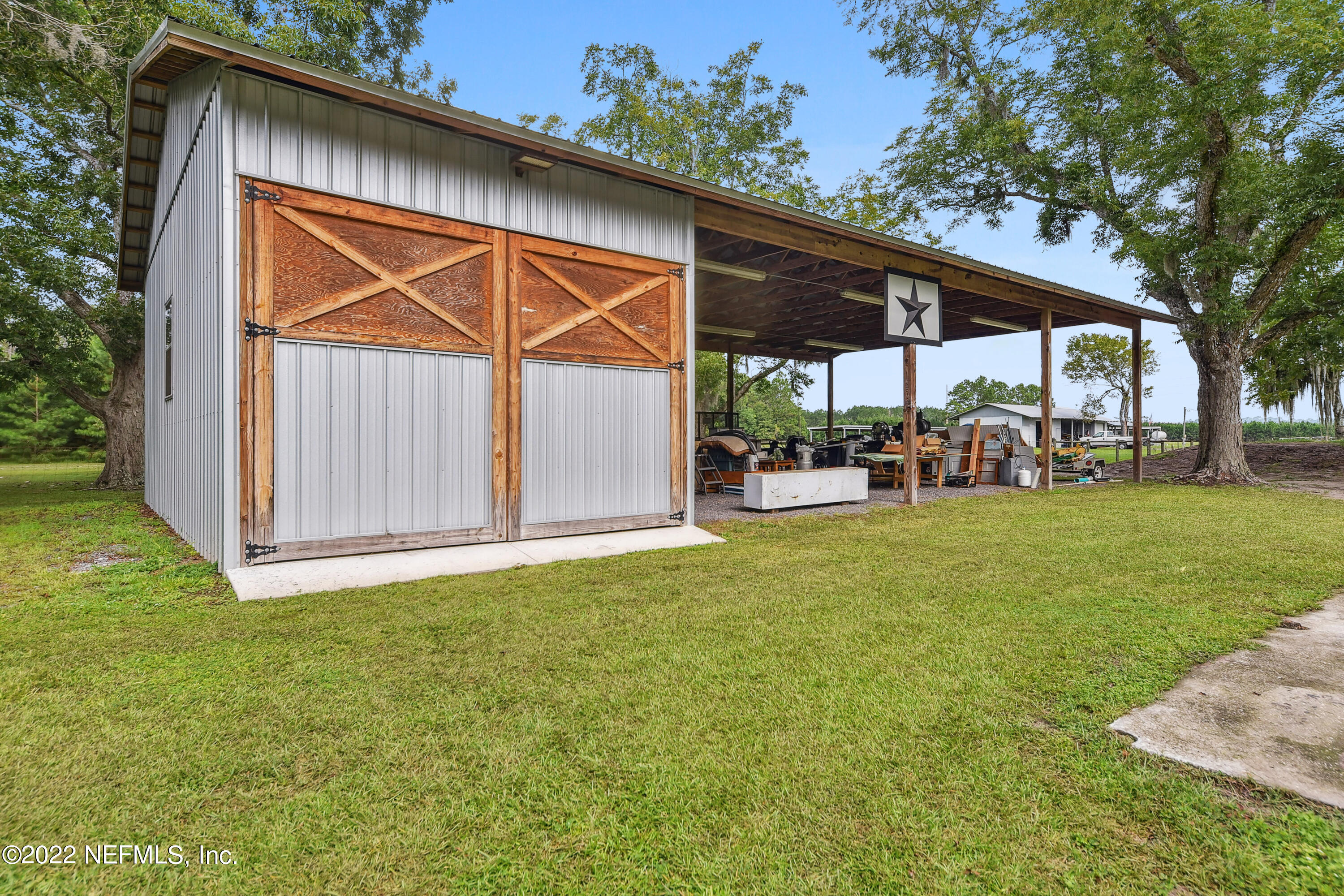 a view of a house with backyard and porch