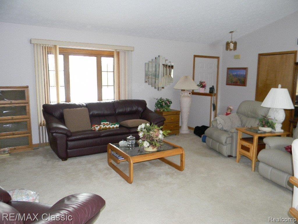 3924 Beattie Road Howell, MI 48843 - Photo 6 of 18 Great Room and Entry.JPG