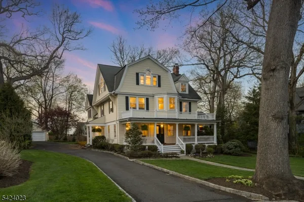 $2,995,000 | 39 Oak Ridge Avenue, Summit, NJ 07901