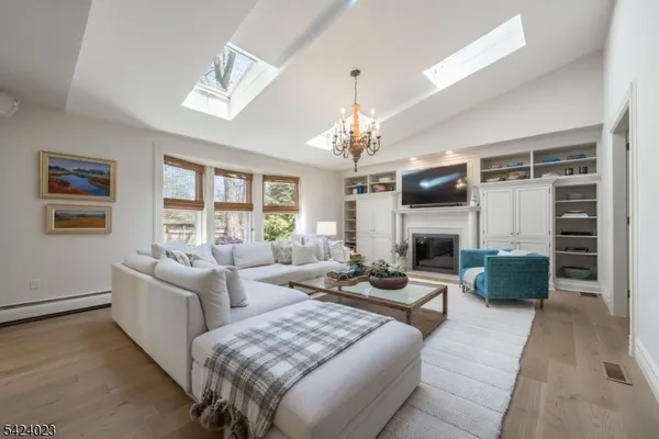 $2,995,000 | 39 Oak Ridge Avenue, Summit, NJ 07901