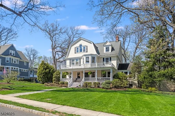 $2,995,000 | 39 Oak Ridge Avenue, Summit, NJ 07901