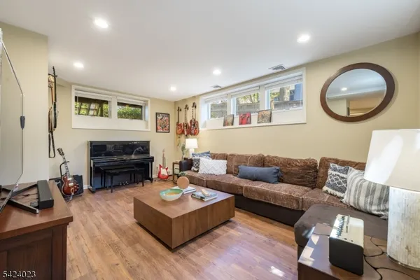 $2,995,000 | 39 Oak Ridge Avenue, Summit, NJ 07901
