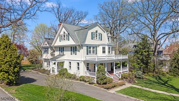 $2,995,000 | 39 Oak Ridge Avenue, Summit, NJ 07901