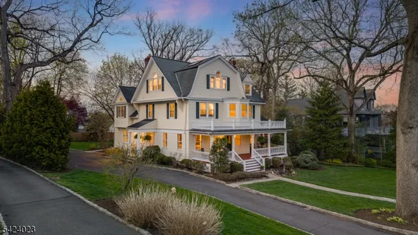 $2,995,000 | 39 Oak Ridge Avenue, Summit, NJ 07901