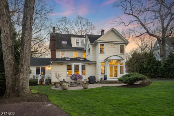 $2,995,000 | 39 Oak Ridge Avenue, Summit, NJ 07901