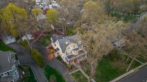 $2,995,000 | 39 Oak Ridge Avenue, Summit, NJ 07901