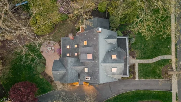 $2,995,000 | 39 Oak Ridge Avenue, Summit, NJ 07901