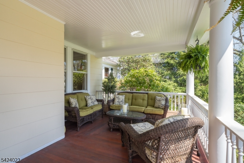 39 Oak Ridge Avenue Summit, NJ 07901 - Photo 5 of 50