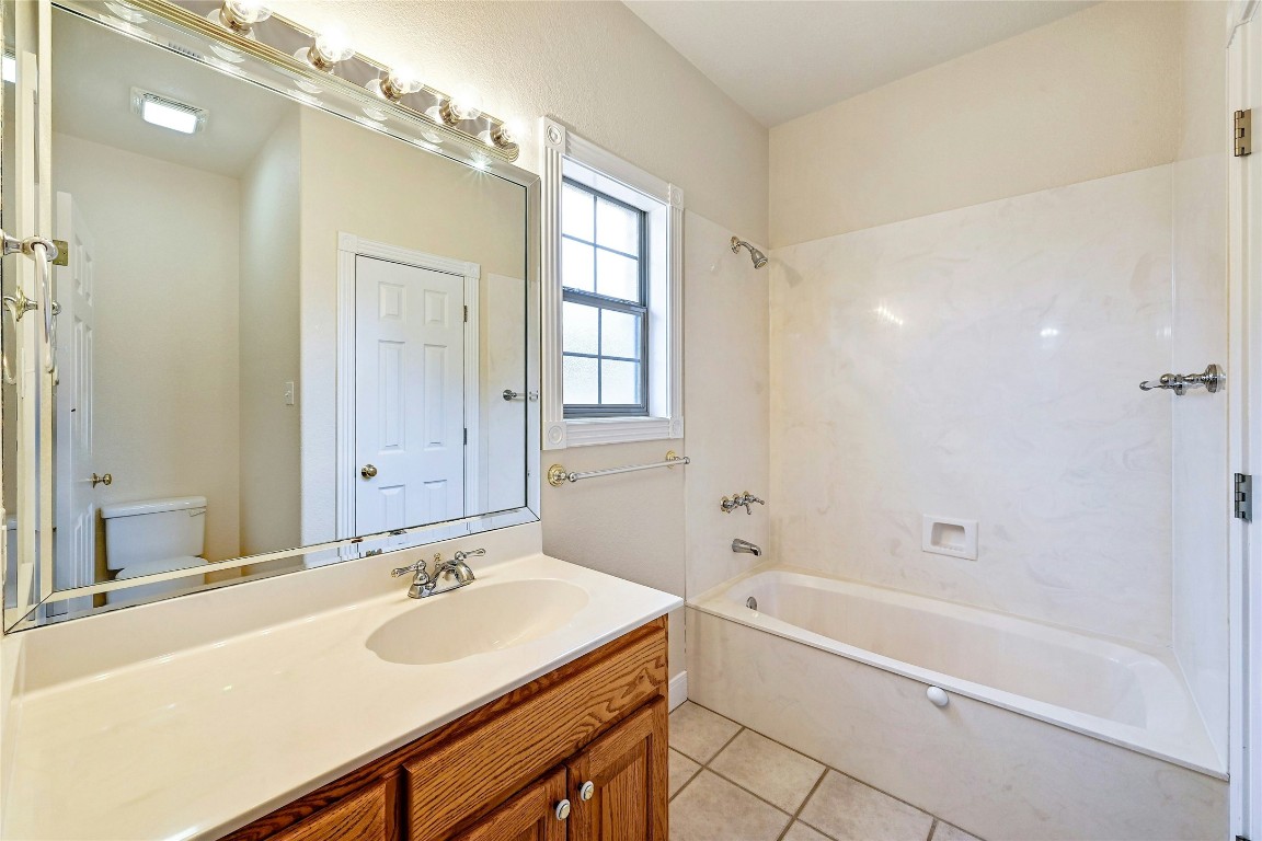 211 Summit Ridge Road Burnet, TX 78611 - Photo 21 of 35 a bathroom with a tub sink and mirror