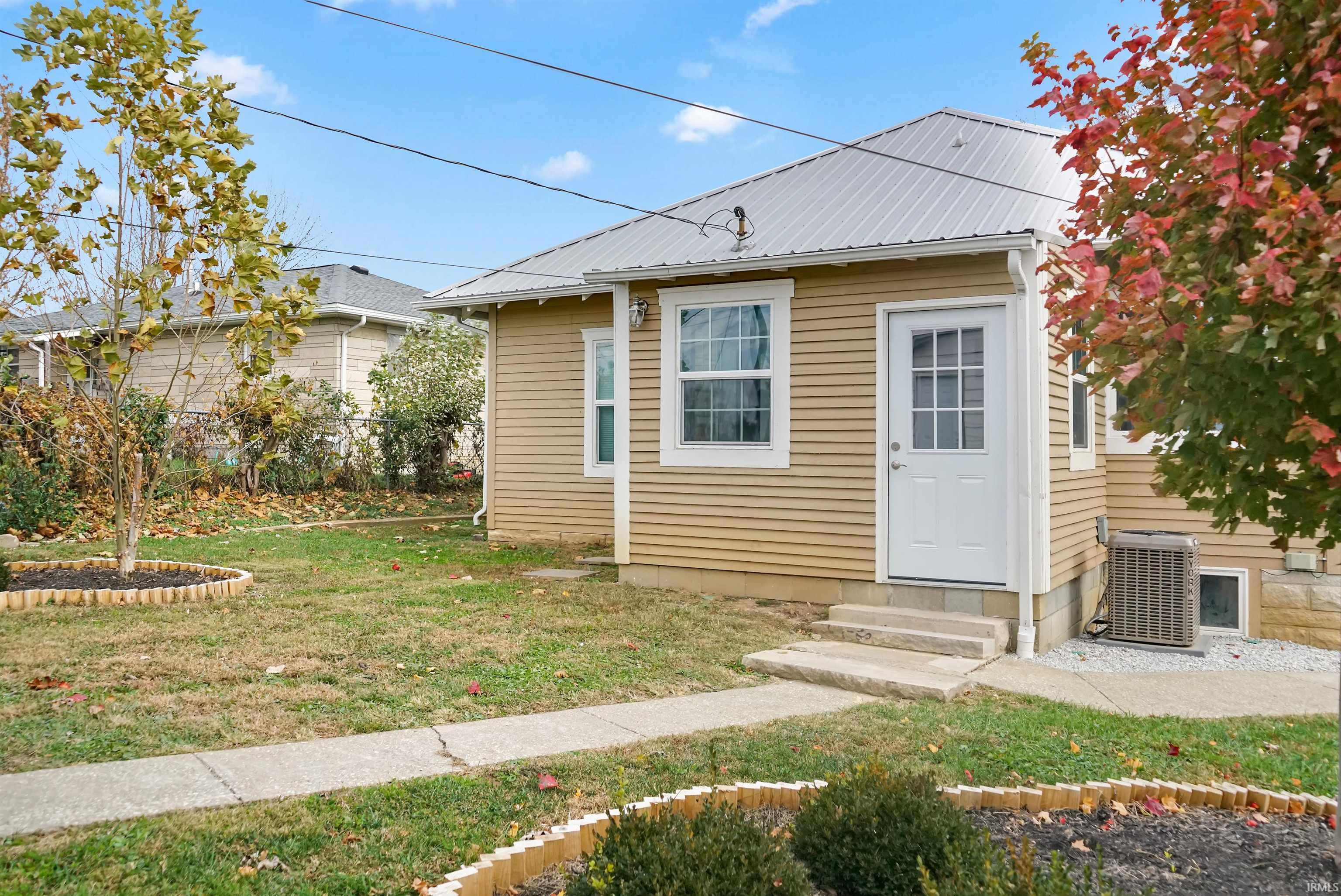 2105 I Street Bedford, IN 47421 - Photo 4 of 22