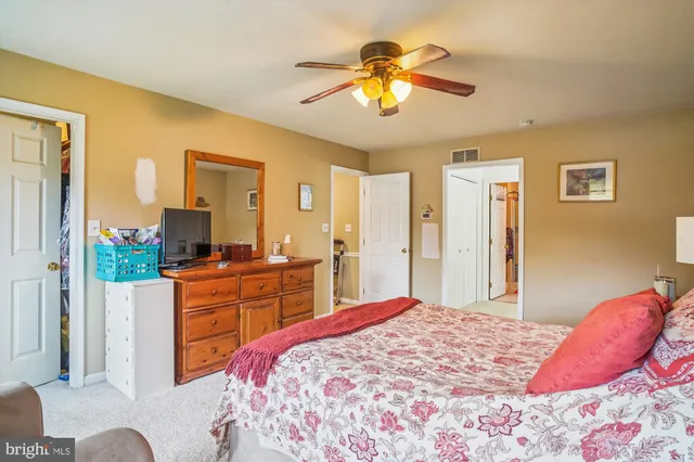 a picture of a wall with a white building