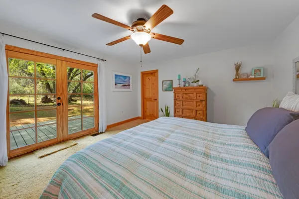 a en suite bathroom with a sink and a mirror