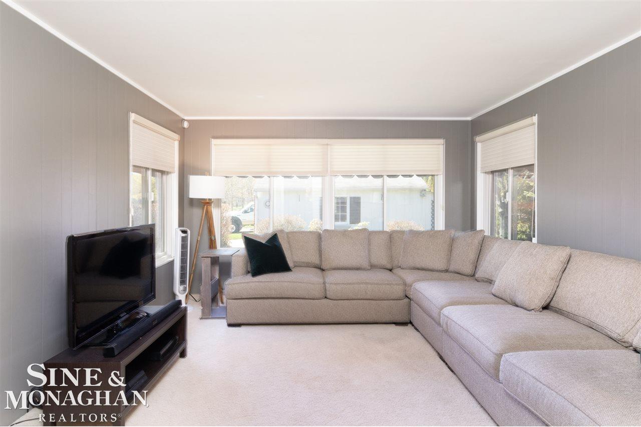 1489 Hampton Road Grosse Pointe Woods, MI 48236 - Photo 10 of 16