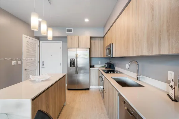 $585,000 | 3900 Biscayne Boulevard, Unit S314, Miami, FL 33137