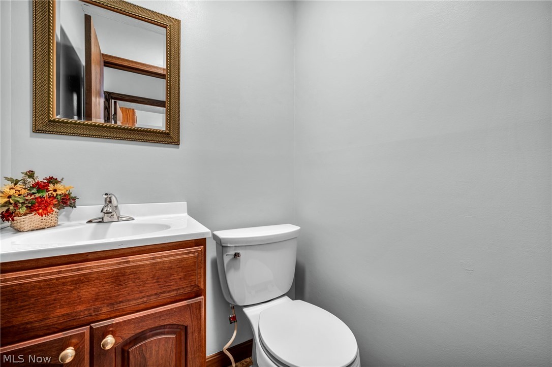 5068 Bright Baldwin Road Newton Falls, OH 44444 - Photo 22 of 47 Main floor half bath