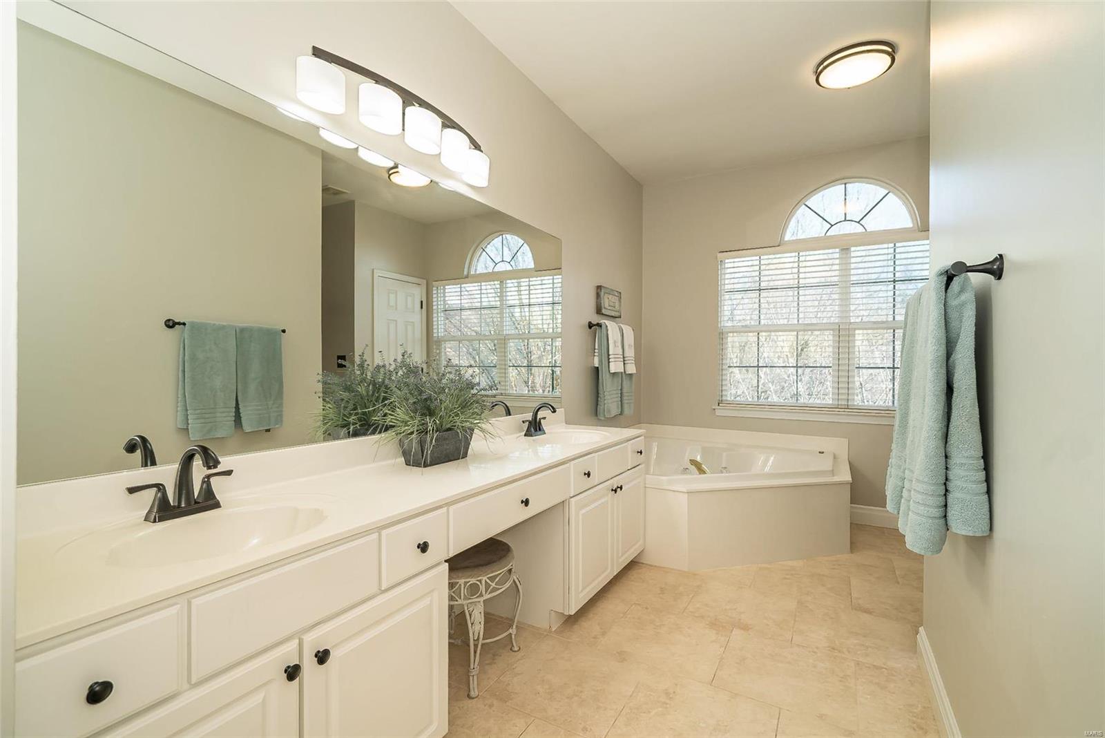 569 Castle Ridge Drive Ballwin, MO 63021 - Photo 27 of 44