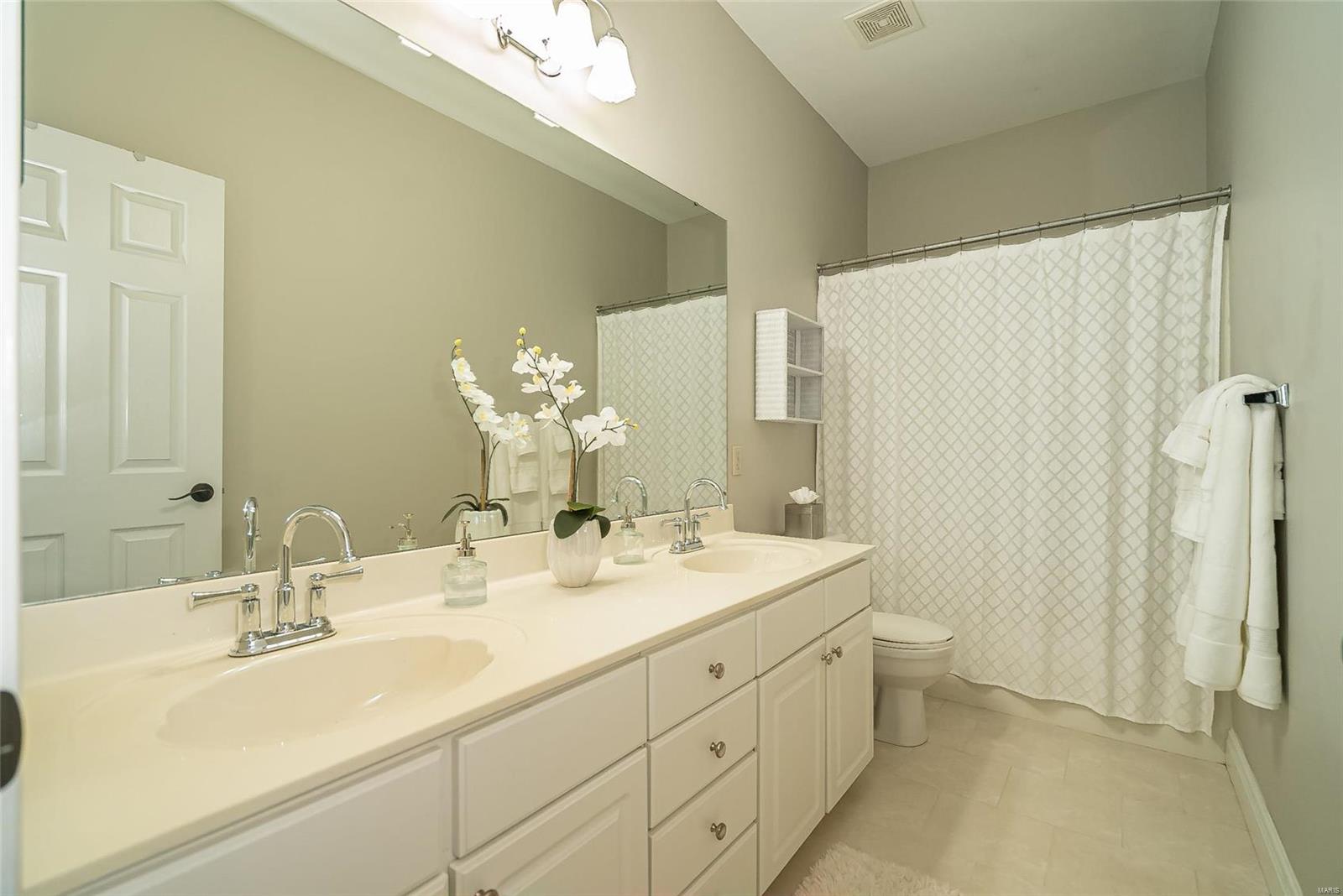 569 Castle Ridge Drive Ballwin, MO 63021 - Photo 32 of 44