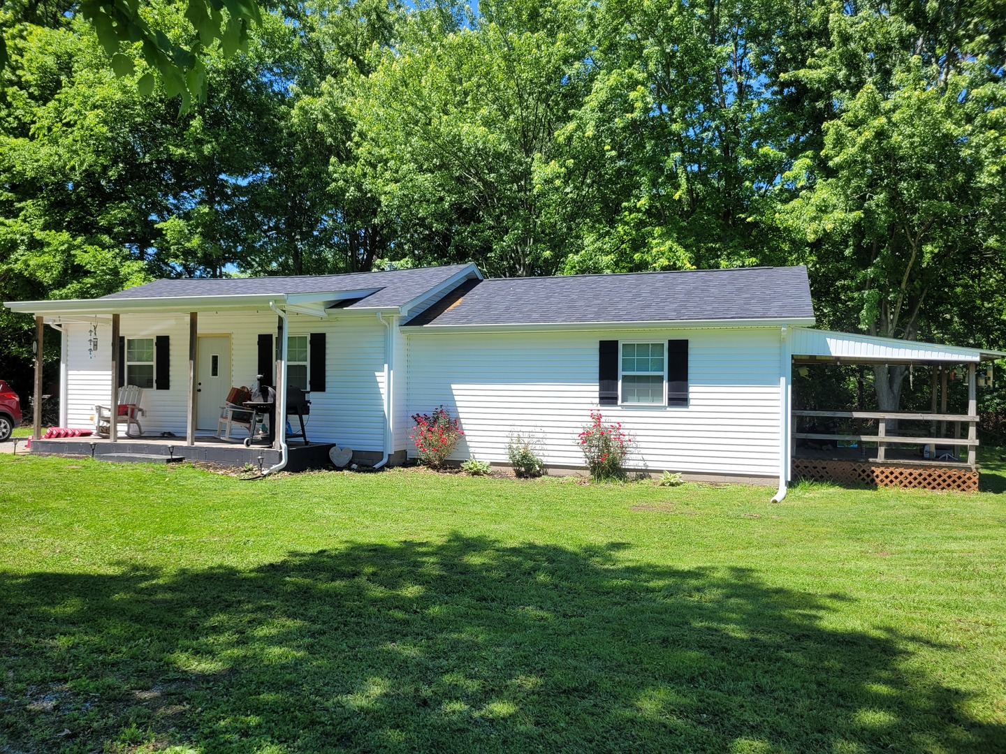 1102 East Bethel Road Mount Vernon, IL 62864 - Photo 2 of 16 a front view of a house with a yard