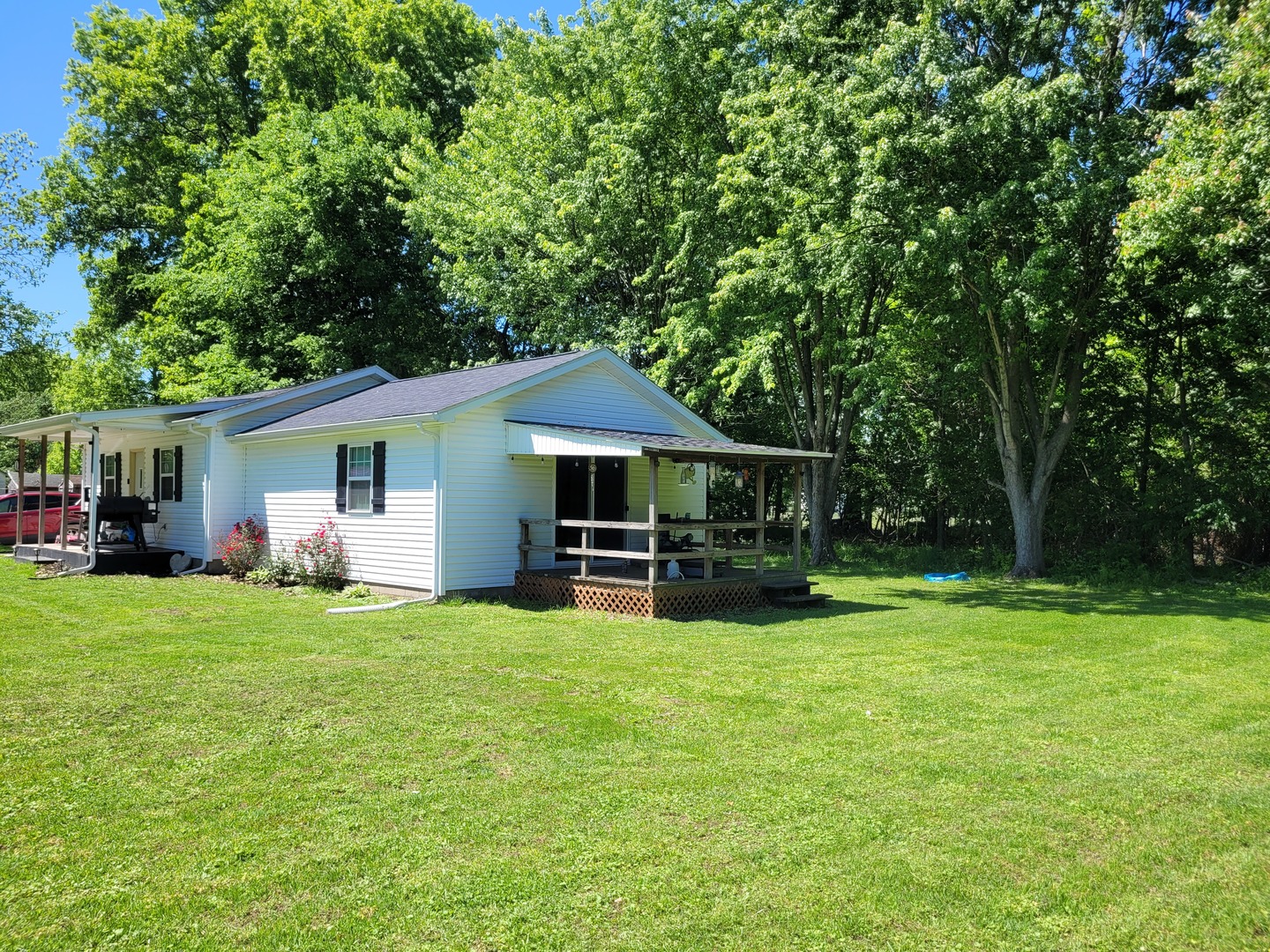 1102 East Bethel Road Mount Vernon, IL 62864 - Photo 3 of 16 a view of a house with backyard and sitting area