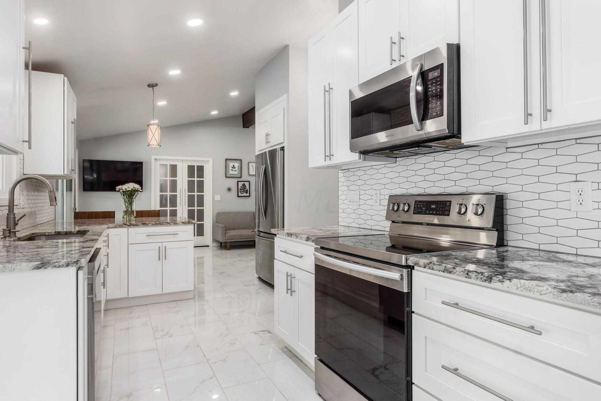 3495 Fishinger Road Columbus, OH 43221 - Photo 16 of 55 Kitchen