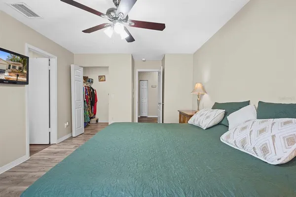 a view of a livingroom with furniture and a ceiling fan