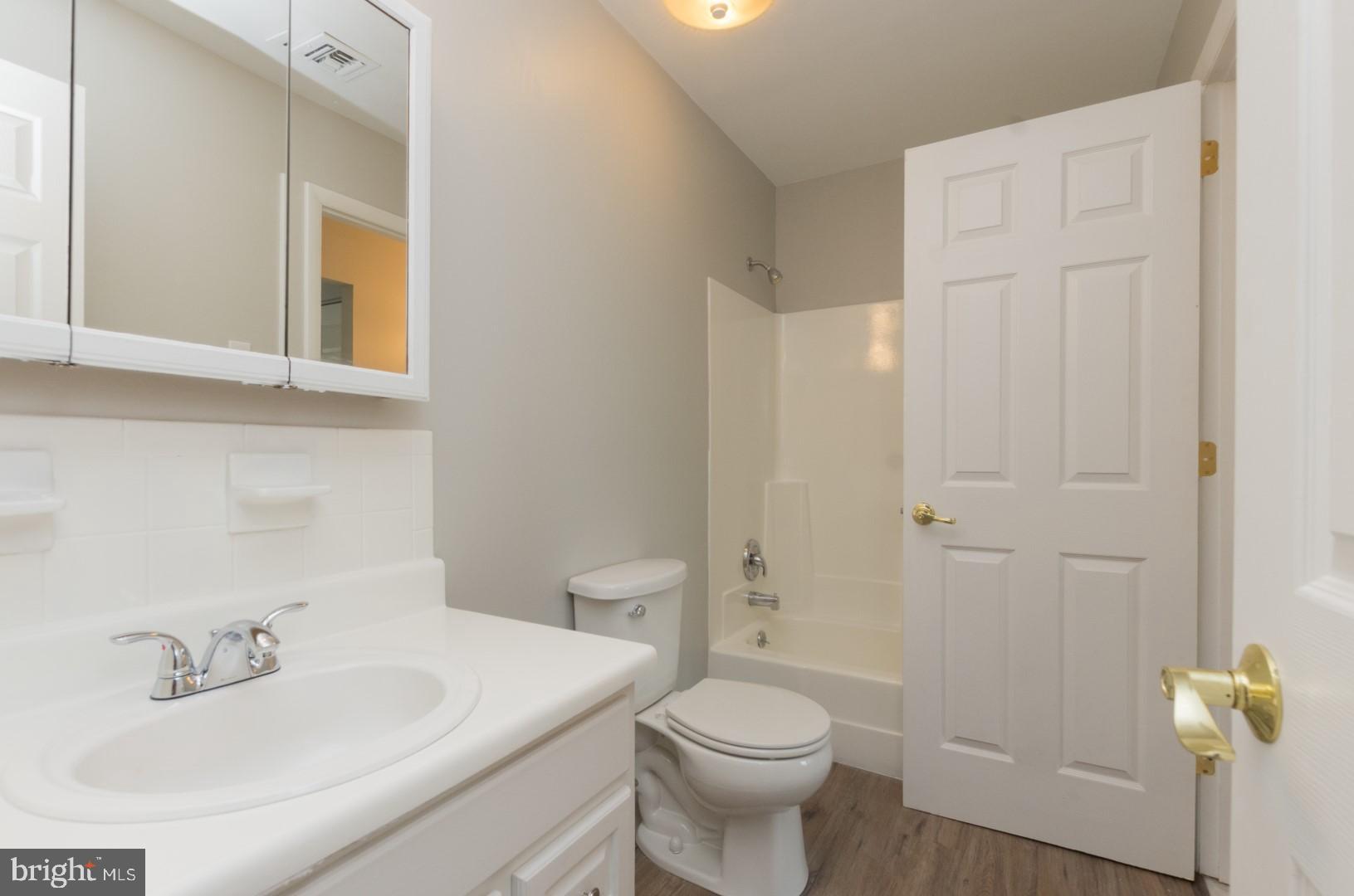 804 Walnut Ridge Drive Pottstown, PA 19464 - Photo 15 of 19 Upper level full bath